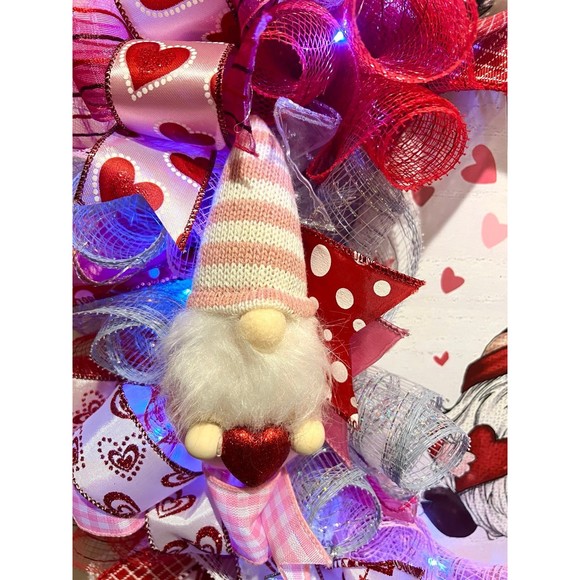 XL Handmade Valentine’s Gnome Hearts Ribbon Prelit Wreath 26 ins LED - Picture 5 of 12